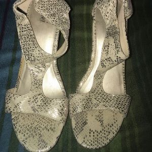 Cream & silver wedges